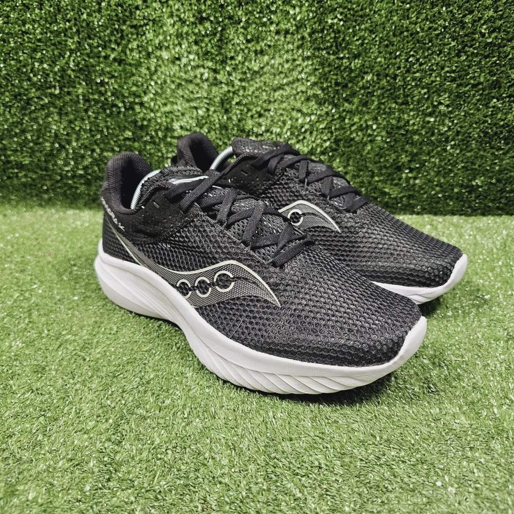 Saucony Kinvara 14 Black White Athletic Running Sneakers Mens Size 9 Wide
